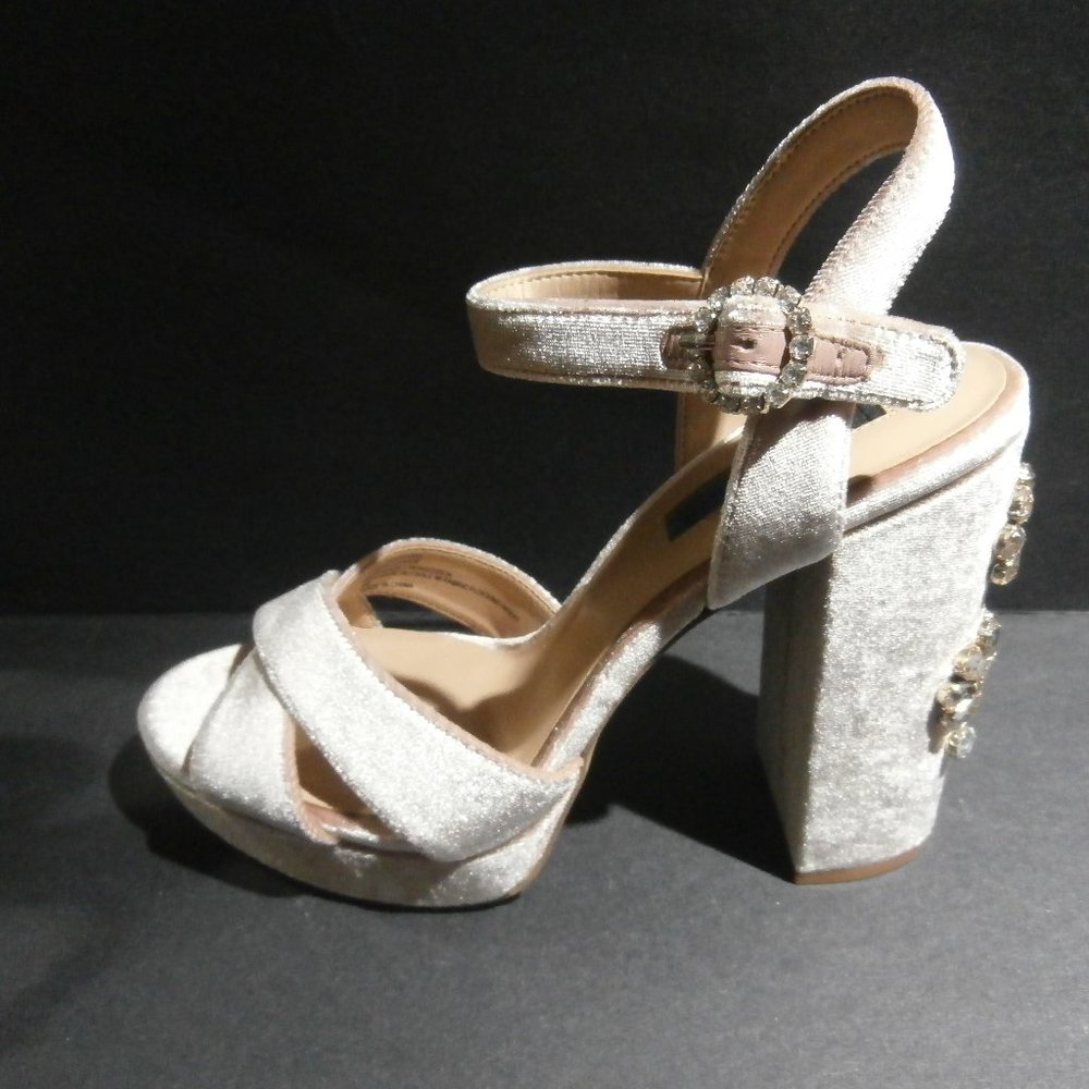 INC Size 9M ROSARRIA Pink Suede 5 Inch Heels